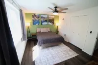 Bright 4-bedroom home near Airport & Bend w/big backyard