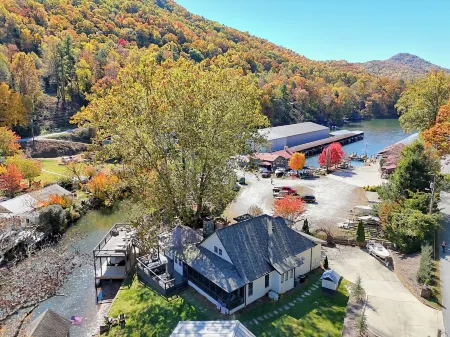 Lake Burton - Timpson Cove Luxury Cottage