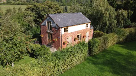 Secluded Detached Stable / Barn Conversion On The Border Of Shropshire And Wales Отели в г. Освестри