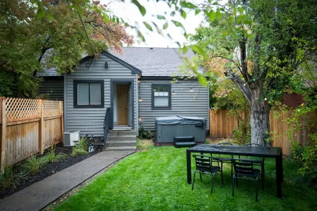 Downtown cottage with hot tub and fenced yard