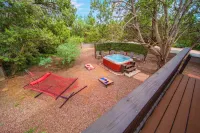 Sedona Home - Walk to Trails. Decks, Views, Hot Tub, Amenities = Best Value!