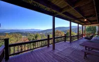 Escape to Lake Chatuge! Stunning views of the mountains and lake!