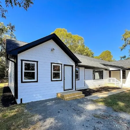 Cozy 3Br/2BA Home Near Downtown Monroe & Waxhaw with Fire Pit + Patio