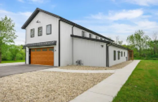 Barn! B-Ball Court/Mini Golf/Sports Bar/Tiki Bar/Theater/Arcade/Hot Tub/Fire Pit