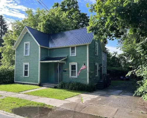 Newly remodeled luxury first floor apartment. Minutes away from SUNY Potsdam! Hotels in Potsdam