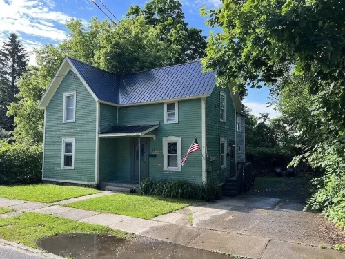 Newly remodeled luxury first floor apartment. Minutes away from SUNY Potsdam! Hotels in Potsdam