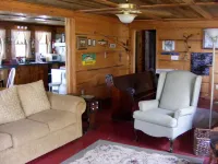 Large remolded hunting lodge with beautiful views of the Spring River Falls