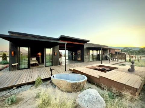 The LoneEast An Eastern Sierra wilderness retreat