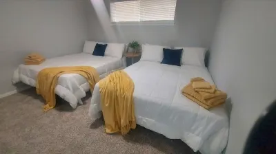 LUXURY Condo Convenient Houston Location close to shopping 5 minutes to Galleria Hotel a Northwest Houston