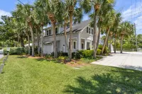 Stanton Apt C / Historic retreat 1 block to beach