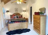 Less than 5 Minutes from downtown Helen. Beautiful Views of Mt. Yonah!