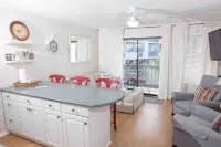 Cozy condo by the beach at Tybee Savannah