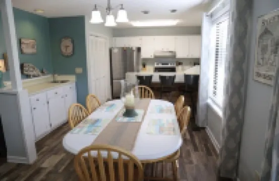 Plantation Nest-The Kerryman2. Screened porch overlooking 5th Tee Box