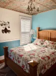 Cozy 1890 Cottage Studio with Hot Tub and Fire Pit in Downtown Kennebunk