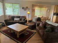 Spacious 3B/2BA house w/ fenced yard+mountain view Hotels in Hailey