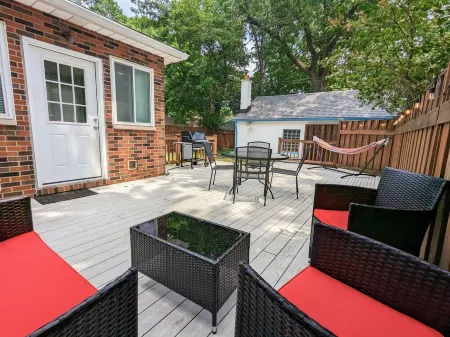 Private Deck & New Park! Summer Fun in Royal Oak