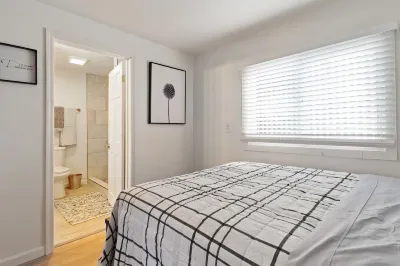 Suites on San Pedro - Unit B