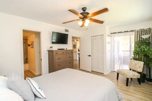 Updated, Affordable, Beachy 2BR Retreat, 2 Pools, Walk To Beach!