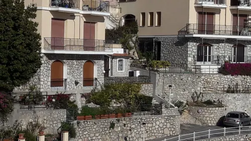 Sea view house with large terrace Hotels in Grimaldi