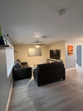 Pet Friendly home close to beach and TaylorPark