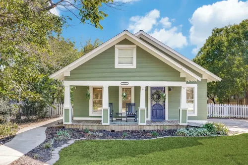 Walking distance to everything in downtown Frisco.  Vintage Charmer!