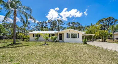 La Niña 5 minutes to Nokomis Beach. Fenced in Yard Pet-Friendly!