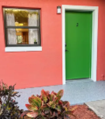 Cozy 2 bedroom water view retreat nestled in the heart of downtown Mount Dora.