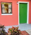 Cozy 2 bedroom water view retreat nestled in the heart of downtown Mount Dora.