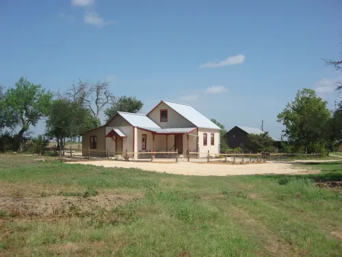 Peaceful setting 10 minutes to New Braunfels, San Marcos or Seguin