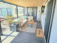 Cozy 2 bedroom Park Model Home in Popular Lake Havasu City near London Bridge