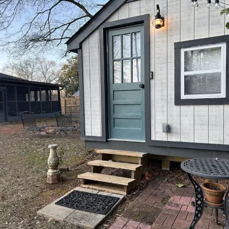 The Tiny House Experience, at That Treasure House .. 2 Bed Loft & 1 Bath