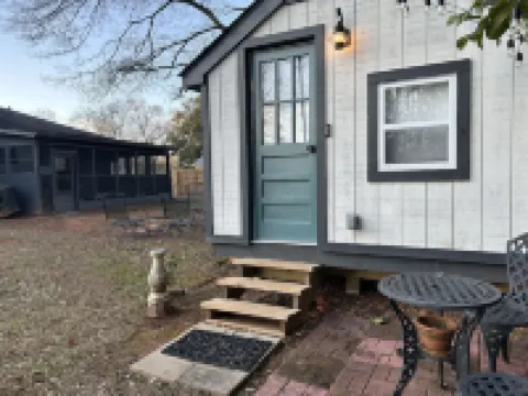 The Tiny House Experience, at That Treasure House .. 2 Bed Loft & 1 Bath