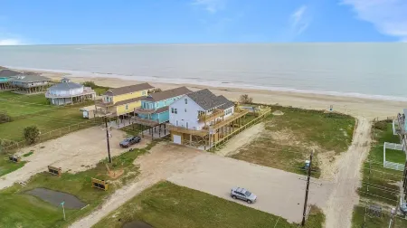 BeachfrontHeatedPool!2HotTub!Wedding!EventParking!Sleep32!Pets!Starlink!PuttPutt