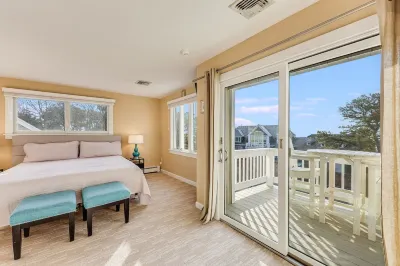 Quaint Beach House with AC, Pool, Hot tub area, Fire Pit, and Ocean Views