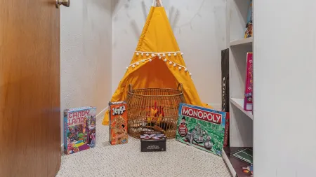 Peaceful Lakefront Retreat on Cedar Creek Lake! Large Deck + Great Fishing