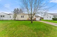 2 King Bedroom-Office Space-Garage-Pets Allowed-Millcreek Park Hotel di Youngstown