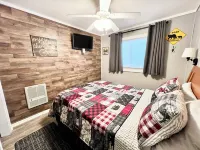 Alpine Retreat-Resort Pool-Hottub-Ski-Snowboard-Tube-Sled