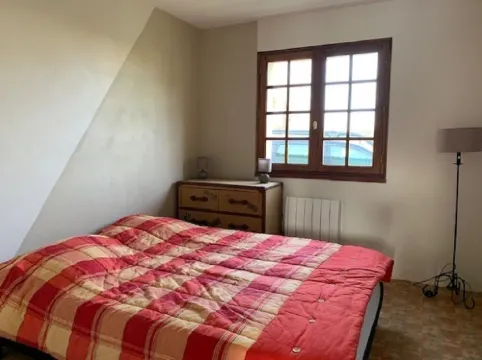 Villa for 6 near the sea with heated pool