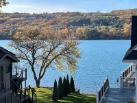 Keuka East: Spacious & Comfy Hotels in Barrington