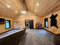 Bear Paw Cabin on the Lake, with Private Water Access, Quiet Getaway Sleeps 6 - Balkoner