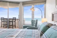Scenic ocean front condo - panoramic views, walk out to beach!
