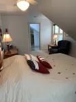 Point Beach Guest House - Large, comfortable & quiet. Large yard. Near beach!