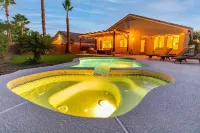 Golf and Backyard Getaway Hotels near Superstition Gateway West
