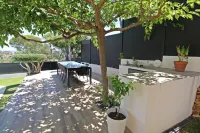 eagle's eyrie Hotels near Plage du Boeuf