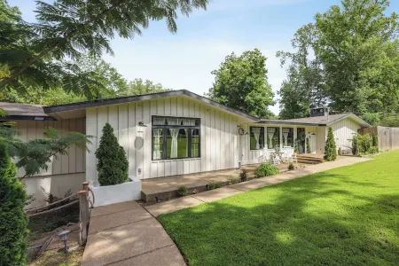 》Breathtaking Lake WaterFront Home Retreat w Pool《