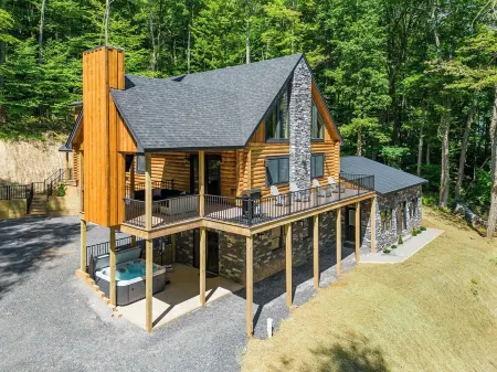 Brand NEW Build! Five Master Suites~Bunk Room~INDOOR POOL, Game ROOM & Hot Tub!