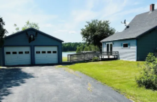 Charming 3-bedroom cottage in Roque Bluffs with ocean access and fire pit