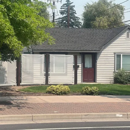 Cute Bungalow w/ garage Downtown Redmond - 4 guests