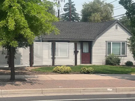 Cute Bungalow w/ garage Downtown Redmond - 4 guests