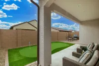 Walk to State Farm Stadium & Desert Diamond Arena